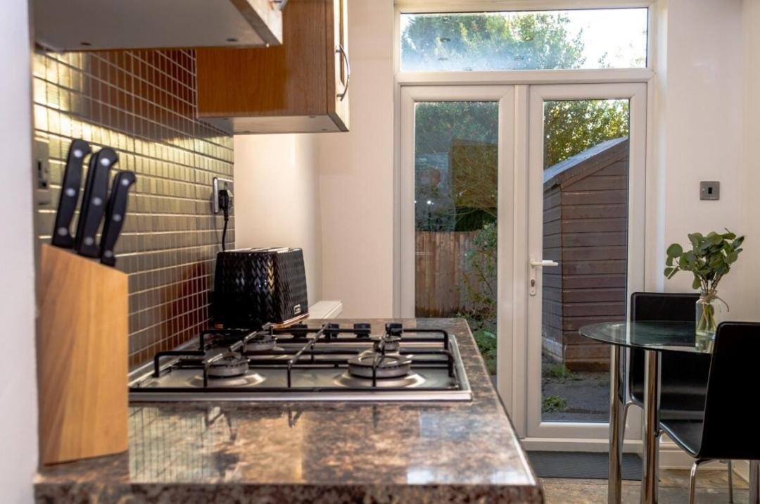 Charming York House- Walking Distance To Town Centre Villa ภายนอก รูปภาพ